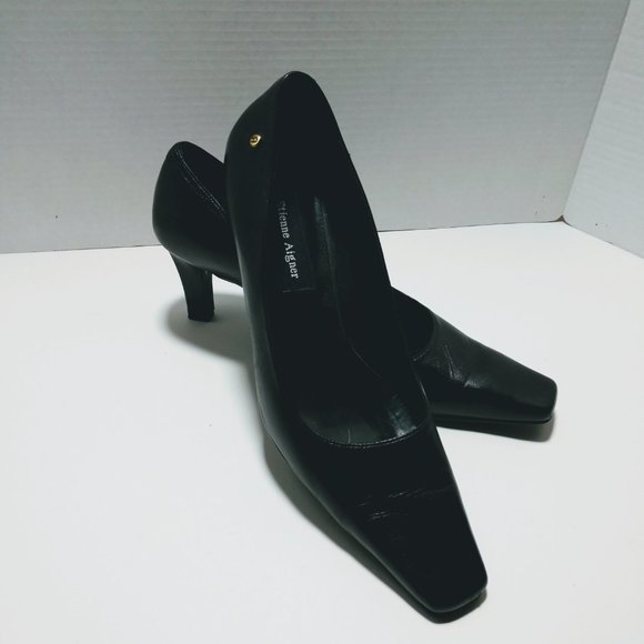 etienne aigner classic pumps